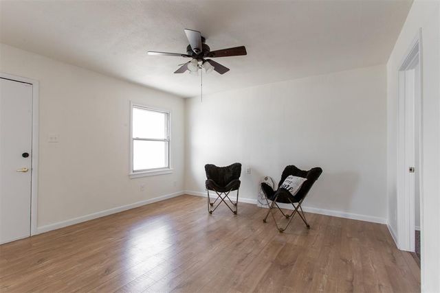 801 W Rickenbacker Drive, Midwest City, OK 73110