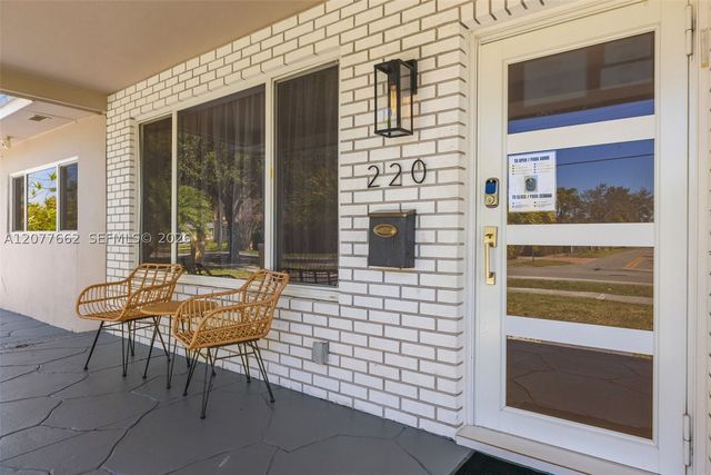 220 NE 10th Ave, Hallandale Beach, FL 33009