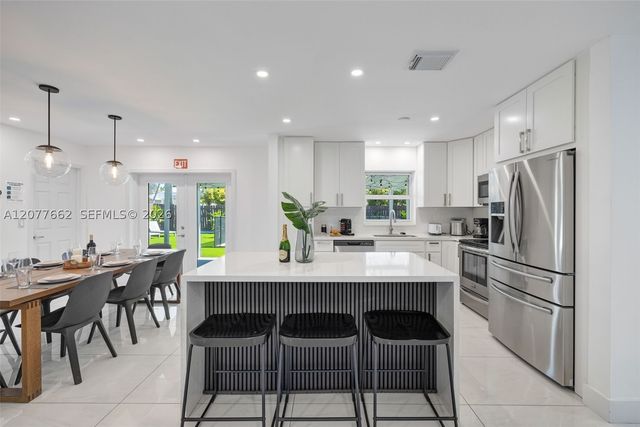 220 NE 10th Ave, Hallandale Beach, FL 33009
