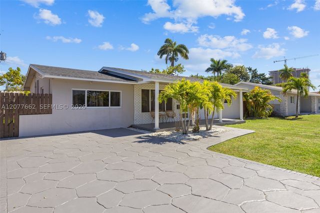 220 NE 10th Ave, Hallandale Beach, FL 33009