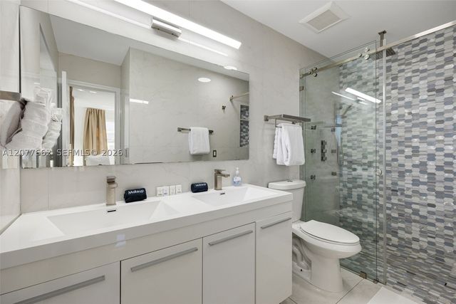 220 NE 10th Ave, Hallandale Beach, FL 33009