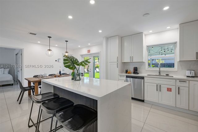 220 NE 10th Ave, Hallandale Beach, FL 33009