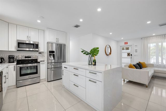 220 NE 10th Ave, Hallandale Beach, FL 33009