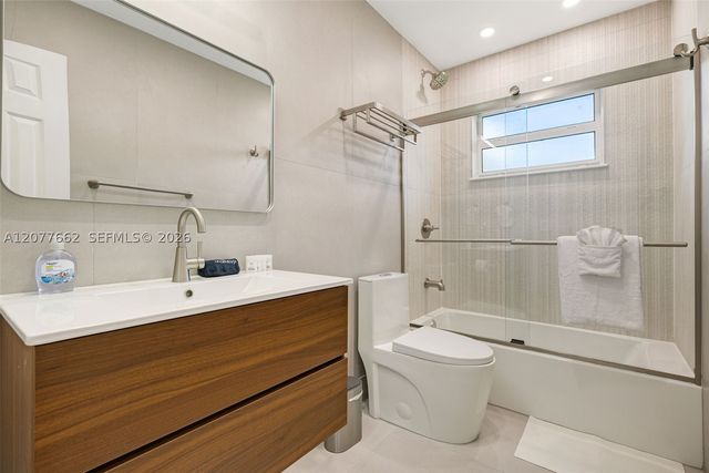 220 NE 10th Ave, Hallandale Beach, FL 33009