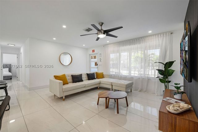 220 NE 10th Ave, Hallandale Beach, FL 33009