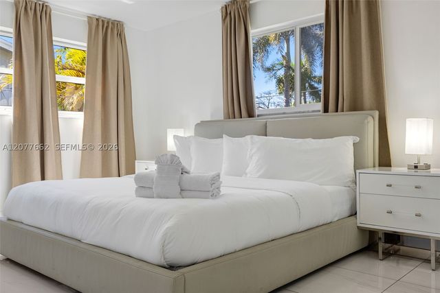220 NE 10th Ave, Hallandale Beach, FL 33009
