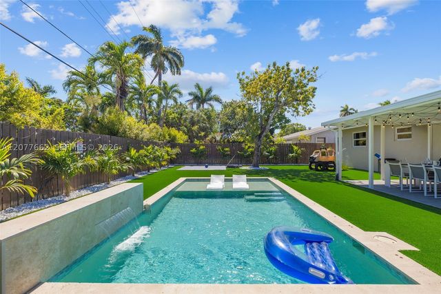 220 NE 10th Ave, Hallandale Beach, FL 33009