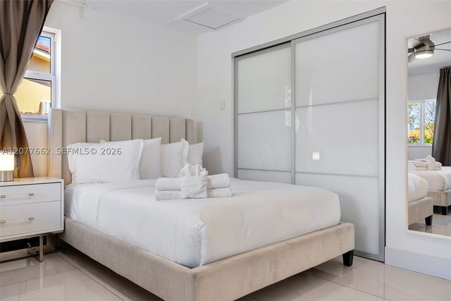 220 NE 10th Ave, Hallandale Beach, FL 33009