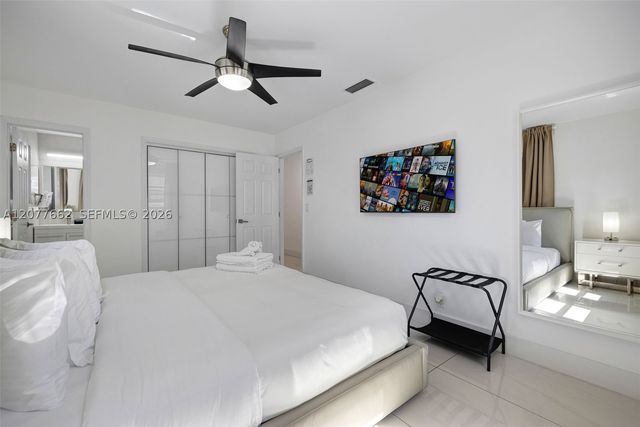 220 NE 10th Ave, Hallandale Beach, FL 33009