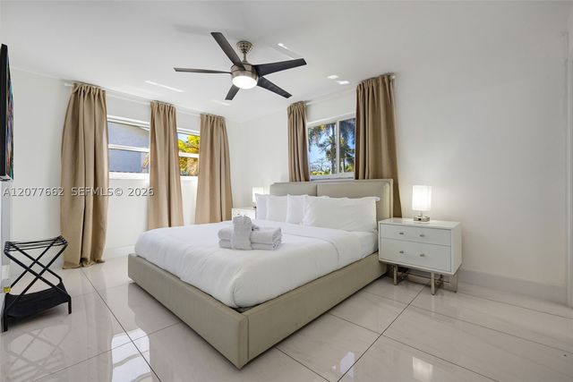 220 NE 10th Ave, Hallandale Beach, FL 33009