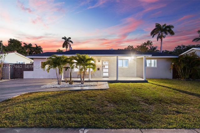 220 NE 10th Ave, Hallandale Beach, FL 33009