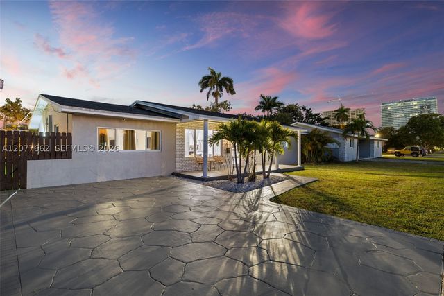 220 NE 10th Ave, Hallandale Beach, FL 33009