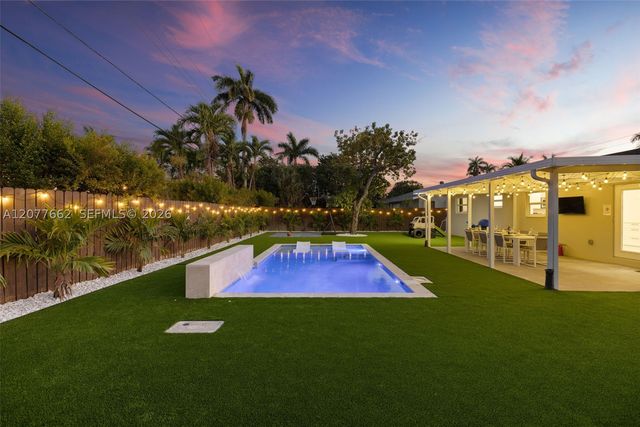 220 NE 10th Ave, Hallandale Beach, FL 33009