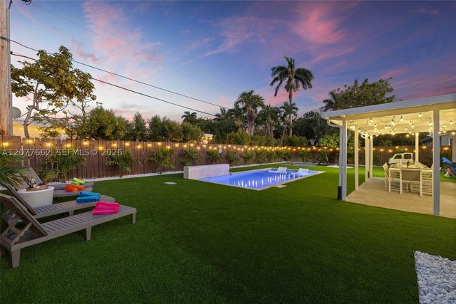 220 NE 10th Ave, Hallandale Beach, FL 33009