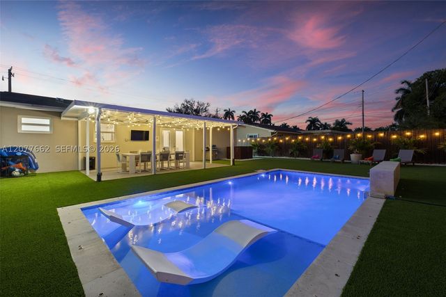 220 NE 10th Ave, Hallandale Beach, FL 33009