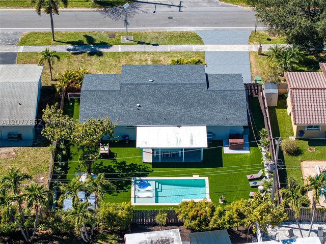 220 NE 10th Ave, Hallandale Beach, FL 33009