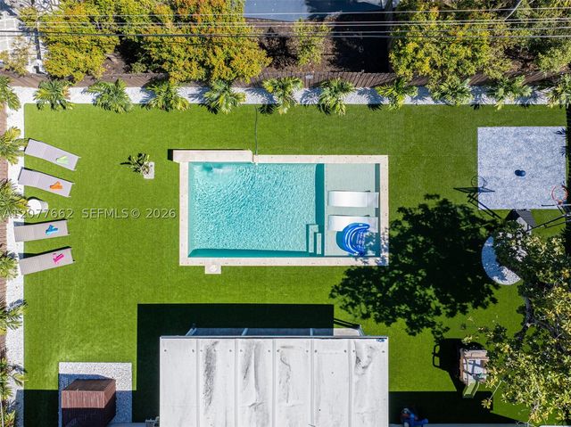 220 NE 10th Ave, Hallandale Beach, FL 33009