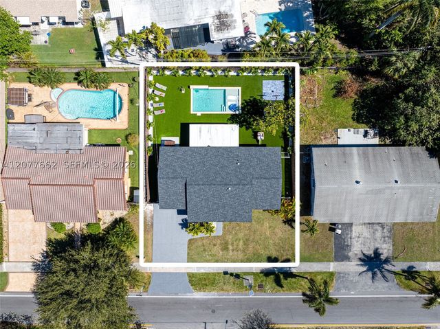 220 NE 10th Ave, Hallandale Beach, FL 33009