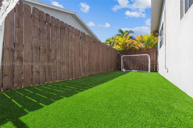 220 NE 10th Ave, Hallandale Beach, FL 33009