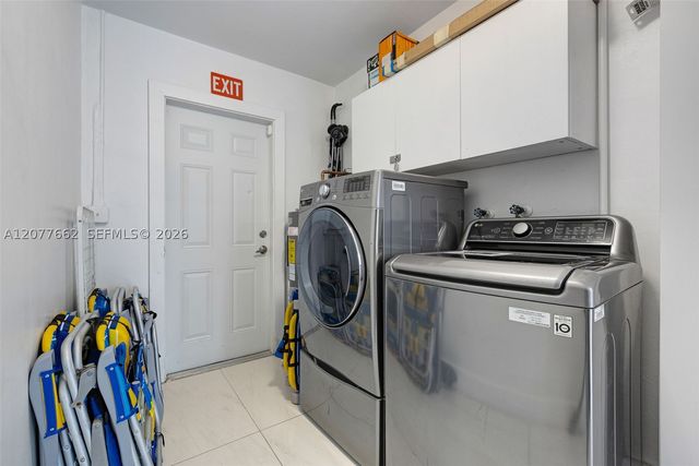 220 NE 10th Ave, Hallandale Beach, FL 33009