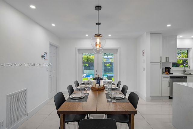 220 NE 10th Ave, Hallandale Beach, FL 33009