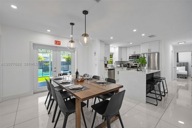 220 NE 10th Ave, Hallandale Beach, FL 33009
