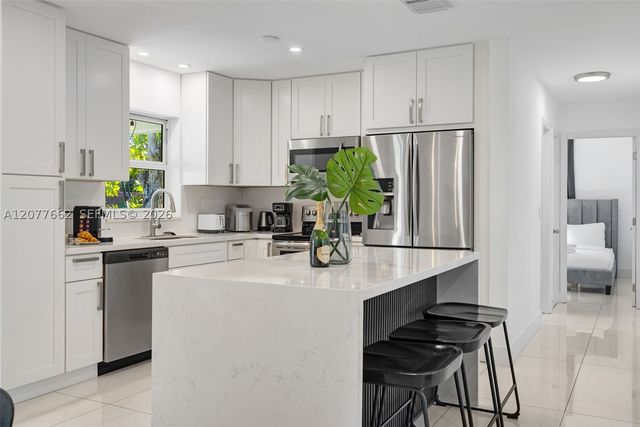 220 NE 10th Ave, Hallandale Beach, FL 33009