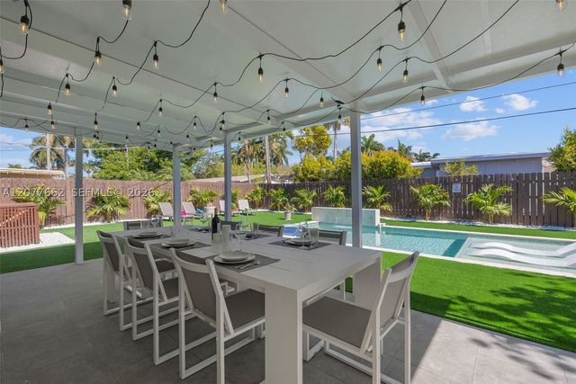220 NE 10th Ave, Hallandale Beach, FL 33009