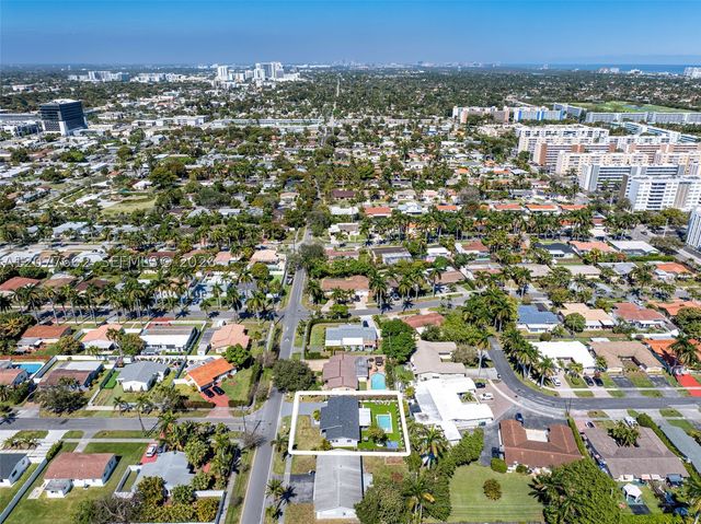 220 NE 10th Ave, Hallandale Beach, FL 33009