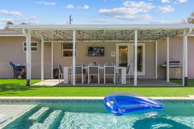 220 NE 10th Ave, Hallandale Beach, FL 33009