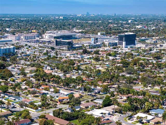 220 NE 10th Ave, Hallandale Beach, FL 33009