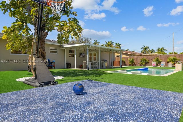 220 NE 10th Ave, Hallandale Beach, FL 33009