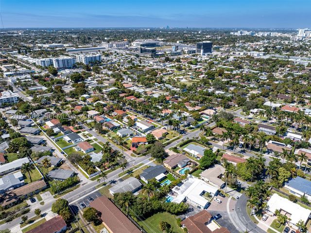 220 NE 10th Ave, Hallandale Beach, FL 33009