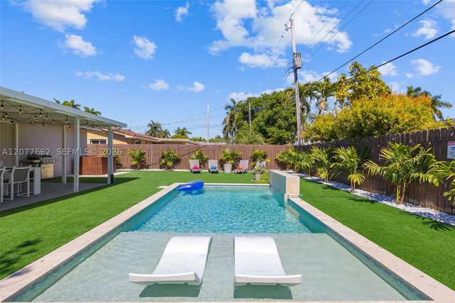220 NE 10th Ave, Hallandale Beach, FL 33009
