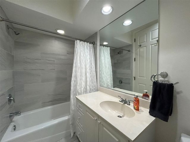 3705 54TH DRIVE W 201, Bradenton, FL 34210