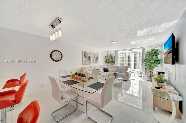 2801 Somerset Dr 215, Lauderdale Lakes, FL 33311