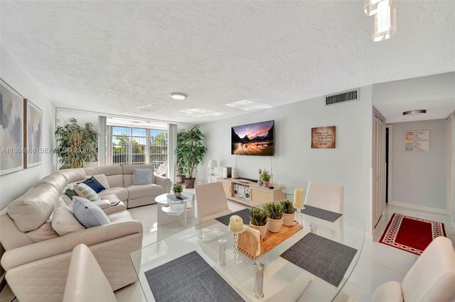 2801 Somerset Dr 215, Lauderdale Lakes, FL 33311