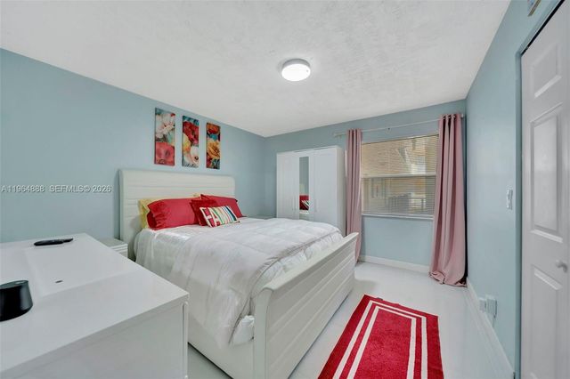 2801 Somerset Dr 215, Lauderdale Lakes, FL 33311