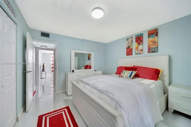 2801 Somerset Dr 215, Lauderdale Lakes, FL 33311