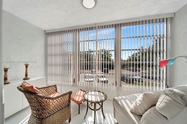 2801 Somerset Dr 215, Lauderdale Lakes, FL 33311