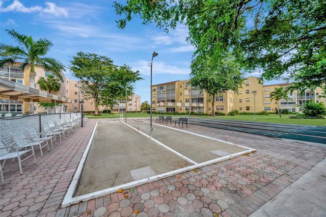 2801 Somerset Dr 215, Lauderdale Lakes, FL 33311