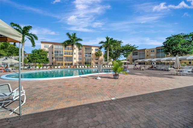 2801 Somerset Dr 215, Lauderdale Lakes, FL 33311