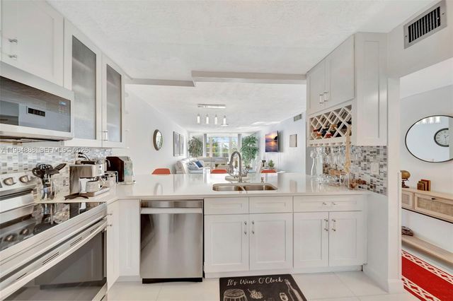 2801 Somerset Dr 215, Lauderdale Lakes, FL 33311