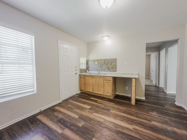 2461 Volga Avenue, Dallas, TX 75216