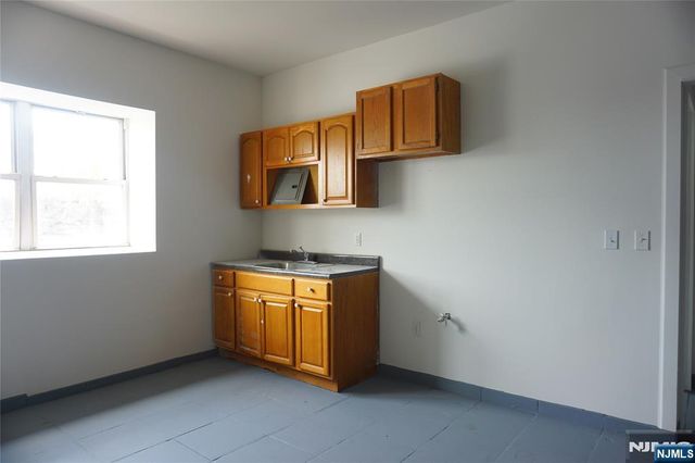 699-701 Frelinghuysen Avenue, Newark, NJ 07114