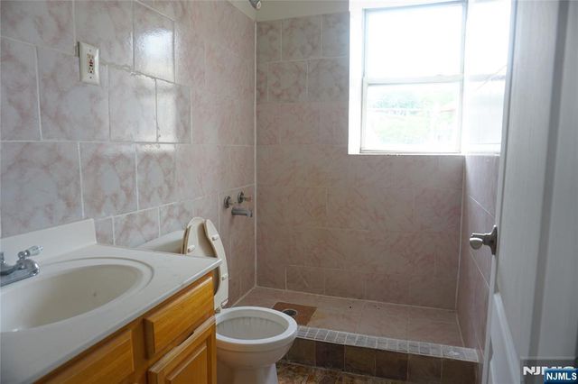 699-701 Frelinghuysen Avenue, Newark, NJ 07114