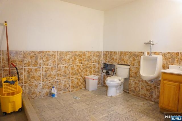 699-701 Frelinghuysen Avenue, Newark, NJ 07114