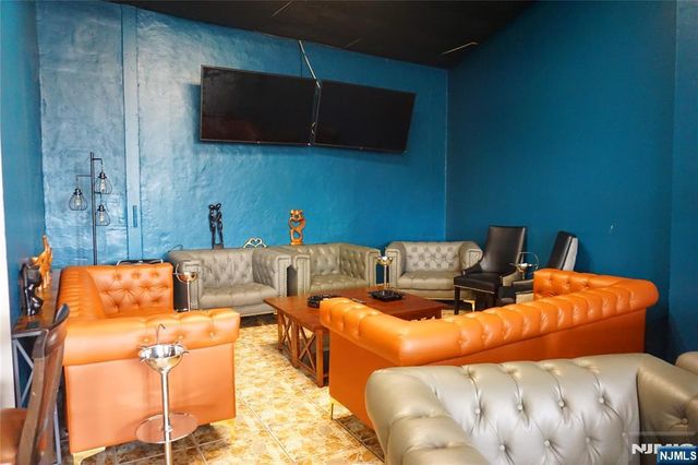 699-701 Frelinghuysen Avenue, Newark, NJ 07114