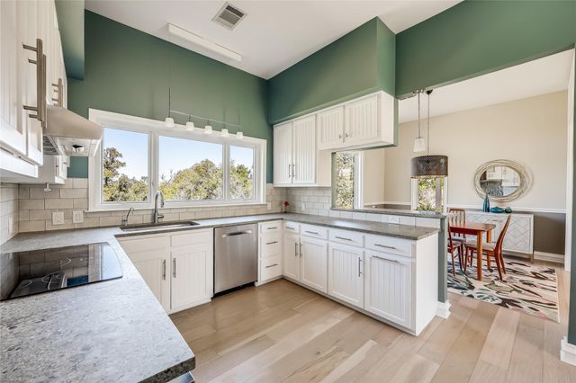 8004 Golden Oaks LN, Austin, TX 78737