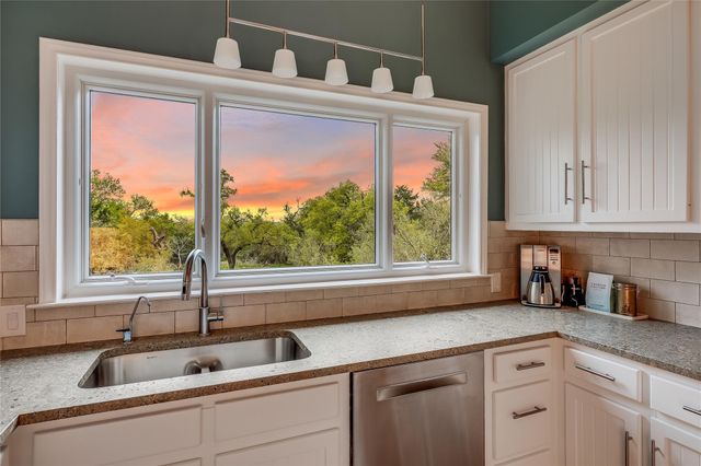 8004 Golden Oaks LN, Austin, TX 78737